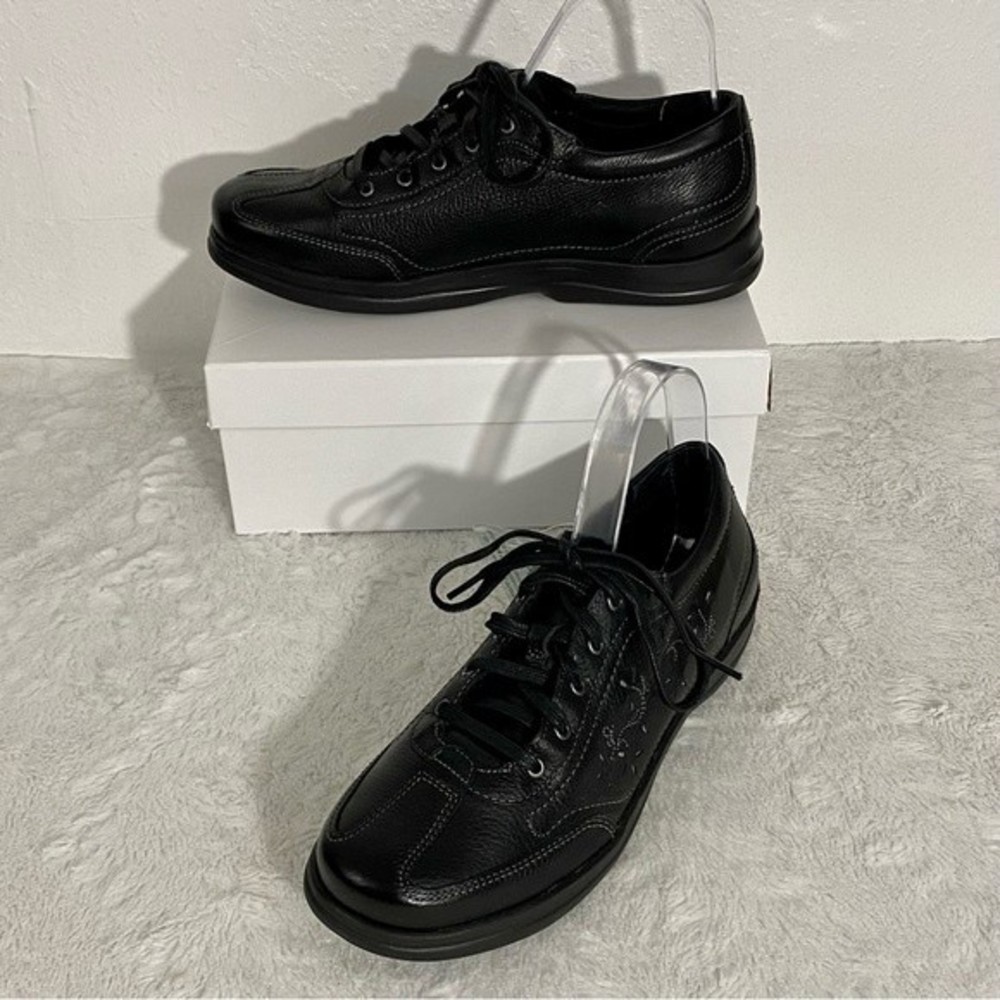 NEW Apex Robyn Petal Sneakers Women’s Size 9.5 Black Leather Cut Out Flowers